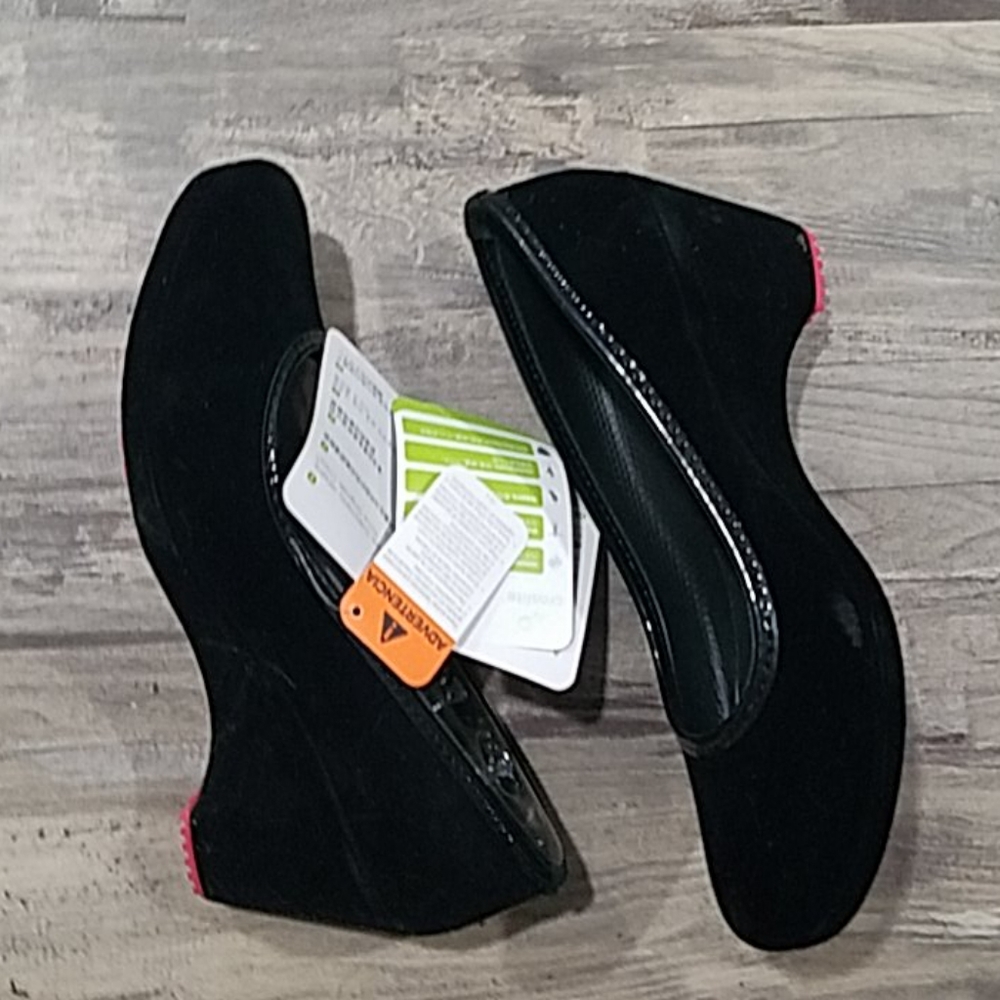 Crocs Women's Lydia Winter Wedge Black/Black 9 M